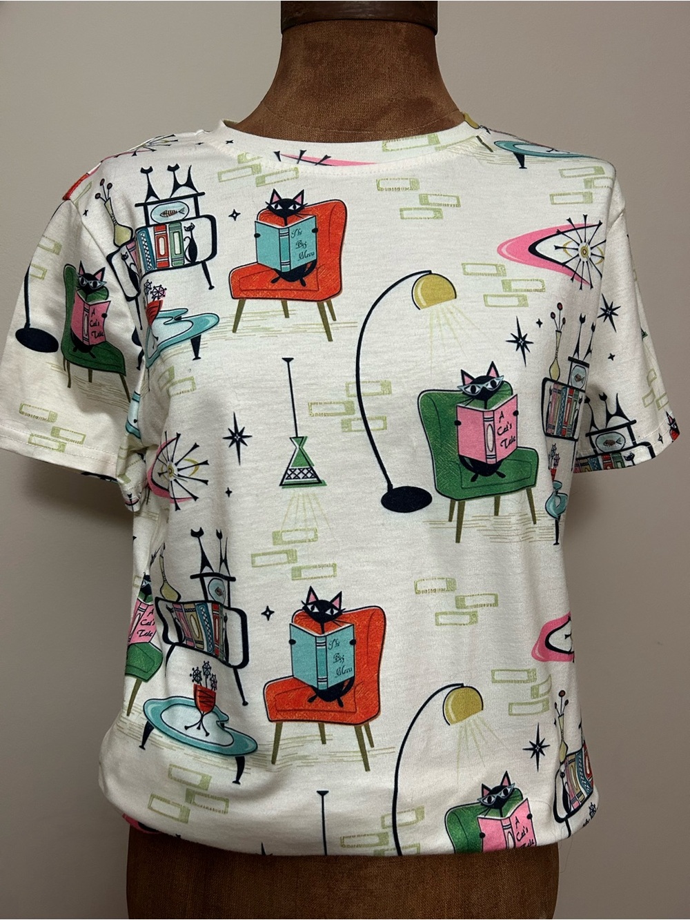 Women's White Novelty Cat Reading Print Short Sleeve Tee